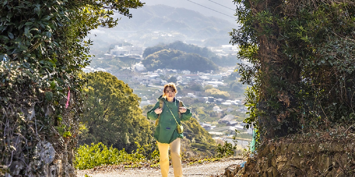 インフルエンサーYURIEさんが有田市や湯浅町の歴史や文化
に触れながら歴史街道を歩く